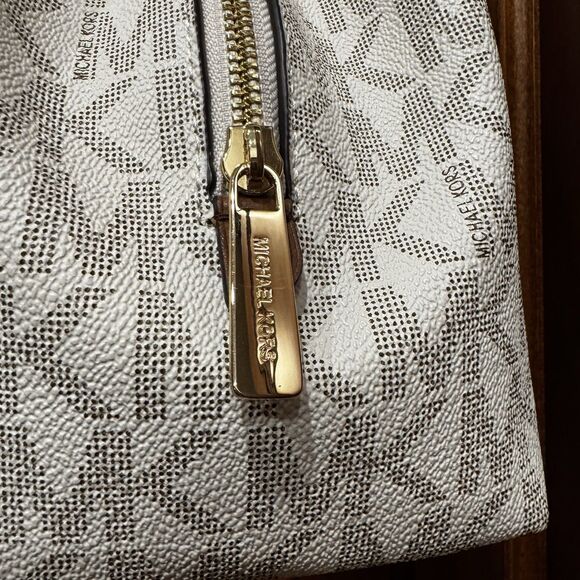 NWT Michael Kors Rosemary Large Signature Logo Shoulder Bag Vanilla/Luggage - Picture 12 of 15